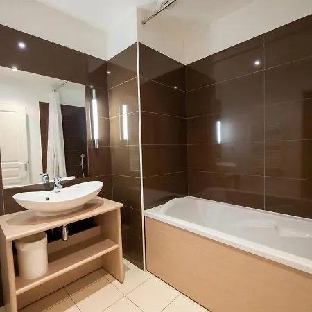 4 Personnes Avec Piscine Et Sauna - Chateau Des Magnans - - Fr-1-165b-45