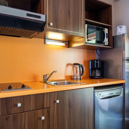 Apartment 4 Personnes Avec Piscine Et Sauna - Chateau Des Magnans - - Fr-1-165b-45 Jausiers